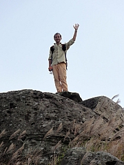 PB200065.JPG (151917 bytes)