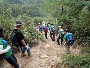 PB120023.JPG (727769 bytes)