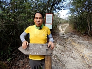 PB220017.JPG (729918 bytes)