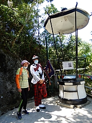 P5230094.jpg (651773 bytes)